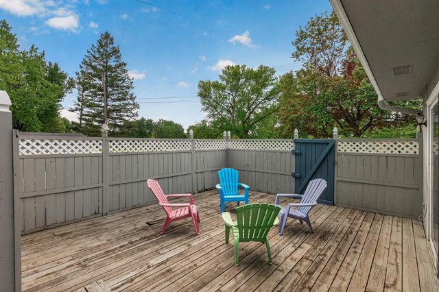 8600 31st Avenue N, Crystal, MN 55427