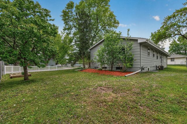 8600 31st Avenue N, Crystal, MN 55427