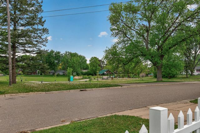 8600 31st Avenue N, Crystal, MN 55427
