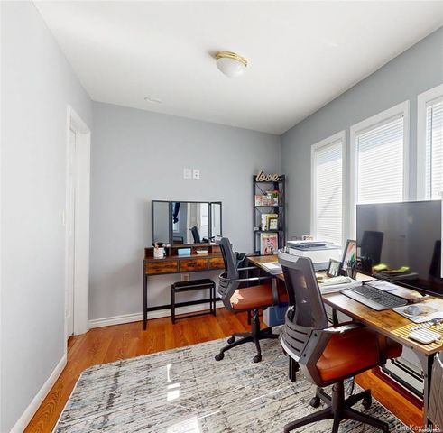 386 Mulry Lane, Lawrence, NY 11559