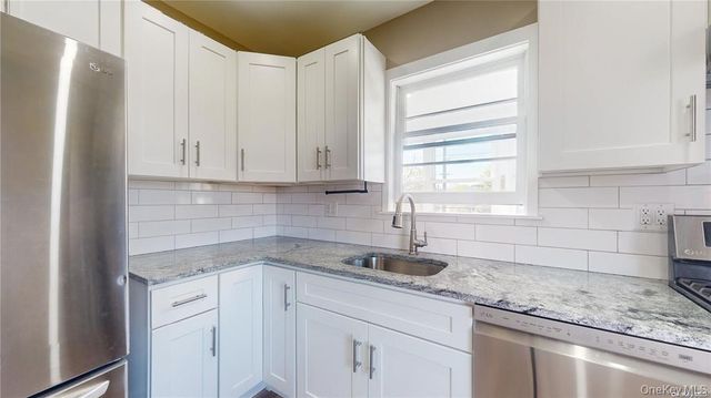 386 Mulry Lane, Lawrence, NY 11559