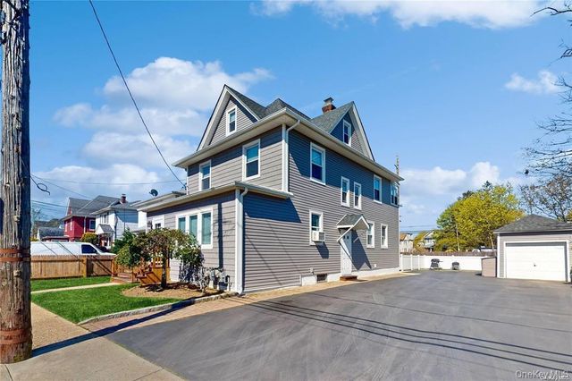 386 Mulry Lane, Lawrence, NY 11559