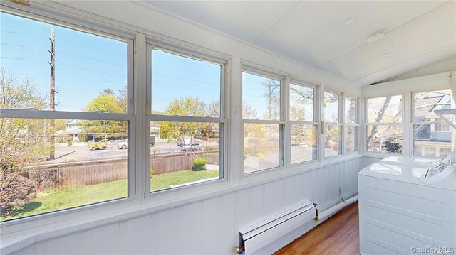 386 Mulry Lane, Lawrence, NY 11559