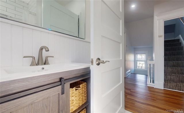 386 Mulry Lane, Lawrence, NY 11559