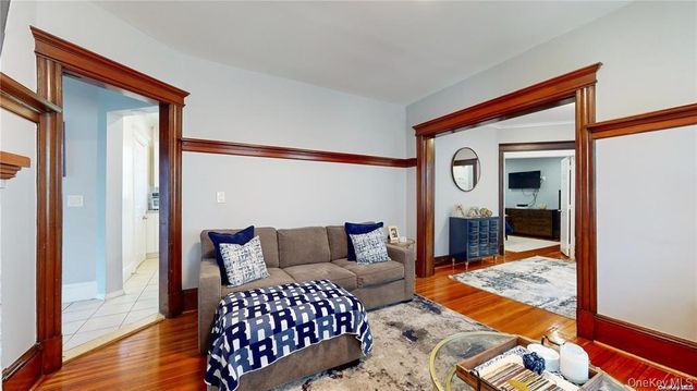 386 Mulry Lane, Lawrence, NY 11559