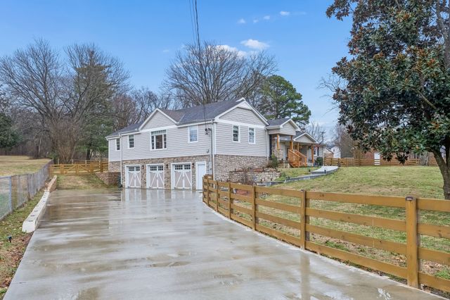 5935 S New Hope Rd, Hermitage, TN 37076