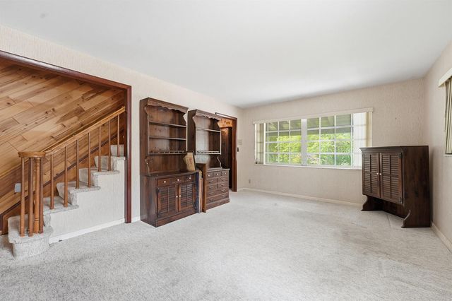 7689 Lawrence Road, Boynton Beach, FL 33436