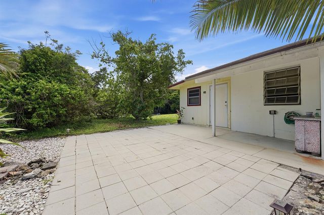 7689 Lawrence Road, Boynton Beach, FL 33436