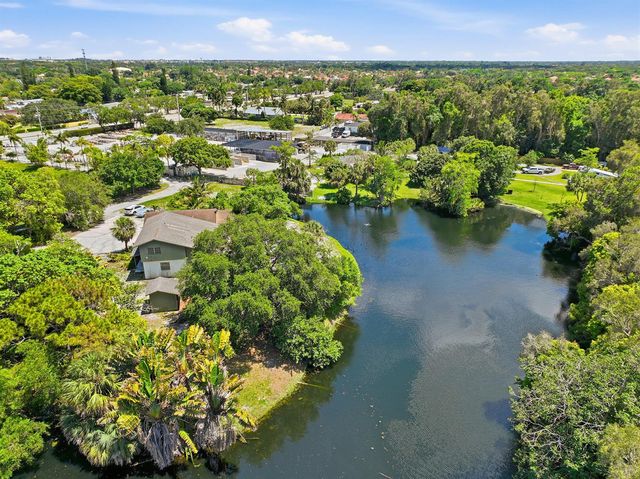 7689 Lawrence Road, Boynton Beach, FL 33436