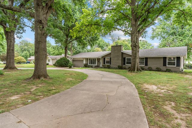 2266 S Meadowview Avenue, Springfield, MO 65804