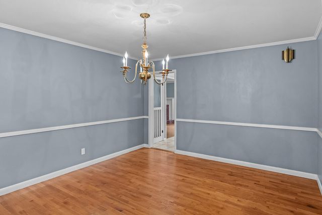 2266 S Meadowview Avenue, Springfield, MO 65804
