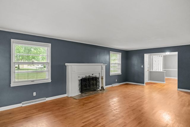 2266 S Meadowview Avenue, Springfield, MO 65804