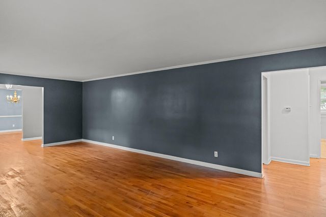 2266 S Meadowview Avenue, Springfield, MO 65804