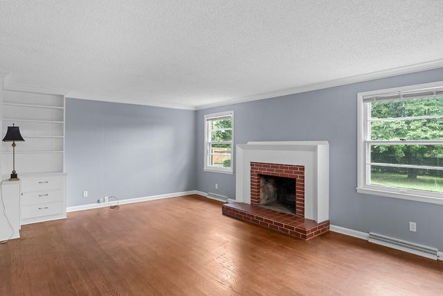 2266 S Meadowview Avenue, Springfield, MO 65804