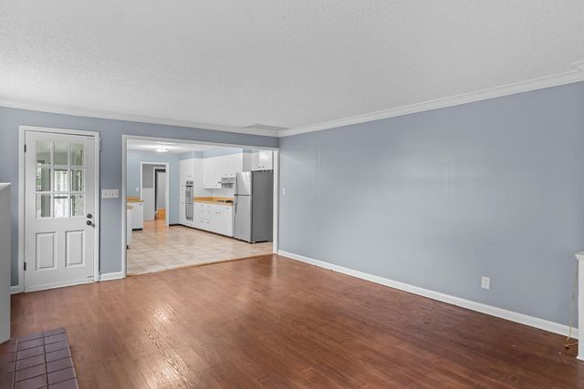 2266 S Meadowview Avenue, Springfield, MO 65804