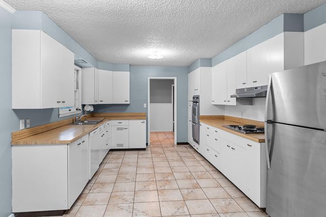 2266 S Meadowview Avenue, Springfield, MO 65804