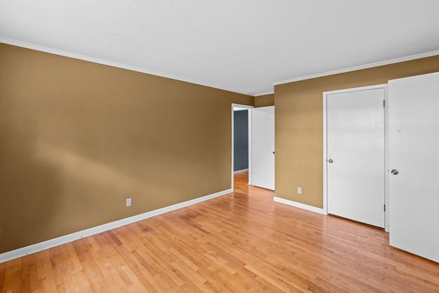 2266 S Meadowview Avenue, Springfield, MO 65804