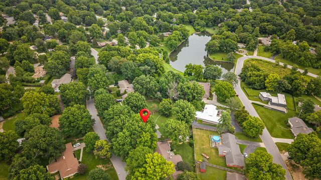 2266 S Meadowview Avenue, Springfield, MO 65804