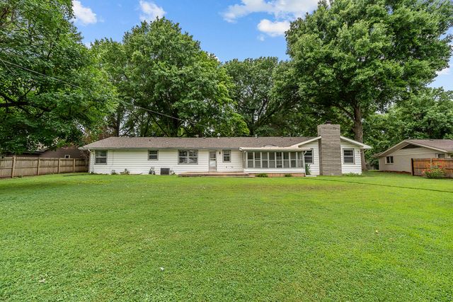 2266 S Meadowview Avenue, Springfield, MO 65804
