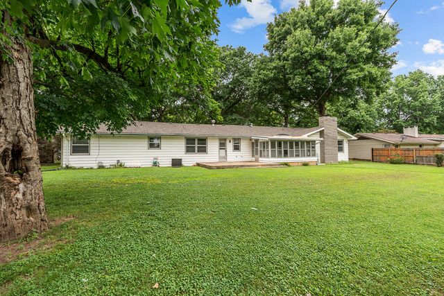 2266 S Meadowview Avenue, Springfield, MO 65804