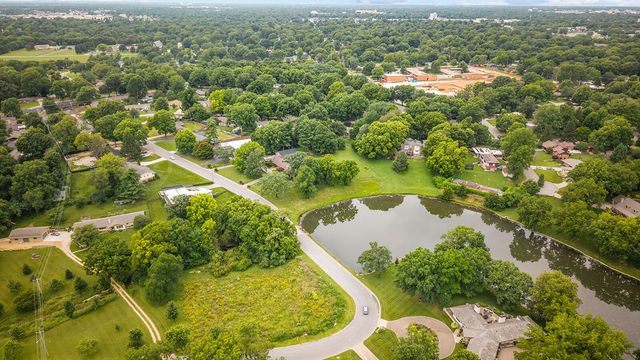 2266 S Meadowview Avenue, Springfield, MO 65804