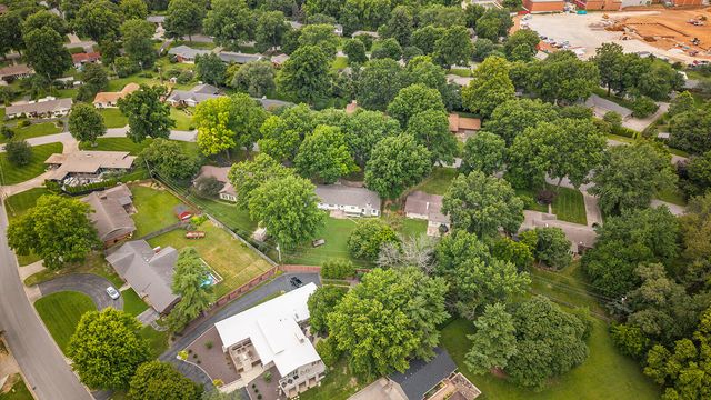 2266 S Meadowview Avenue, Springfield, MO 65804