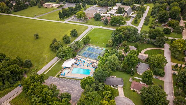 2266 S Meadowview Avenue, Springfield, MO 65804