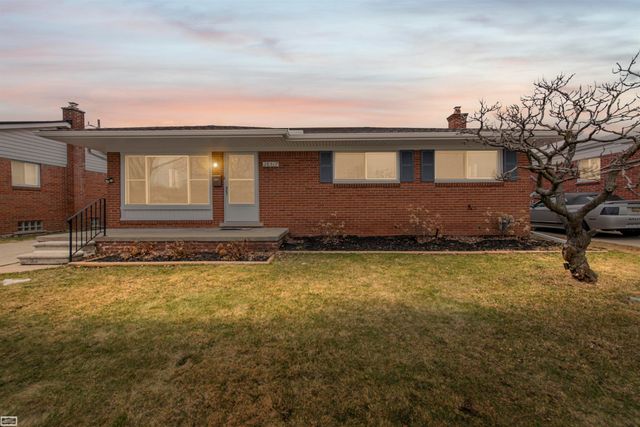 28517 Grant Street, St Clair Shores, MI 48081