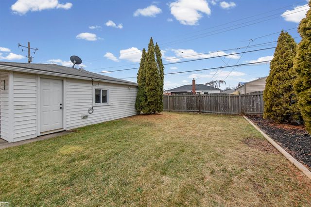 28517 Grant Street, St Clair Shores, MI 48081