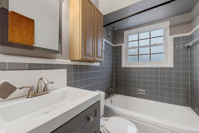 28517 Grant Street, St Clair Shores, MI 48081