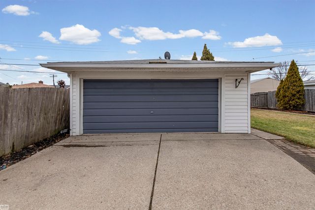 28517 Grant Street, St Clair Shores, MI 48081