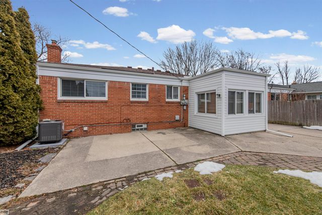 28517 Grant Street, St Clair Shores, MI 48081