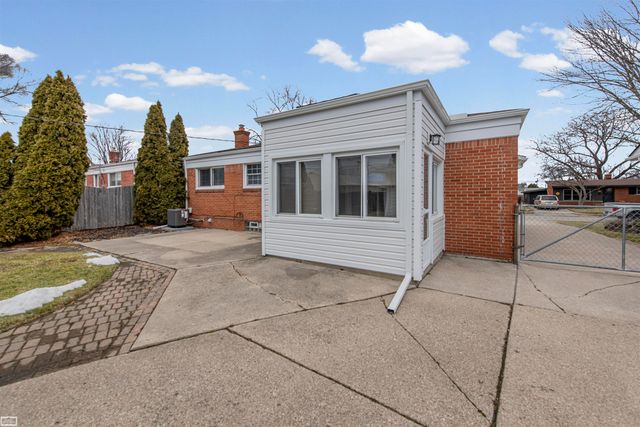 28517 Grant Street, St Clair Shores, MI 48081