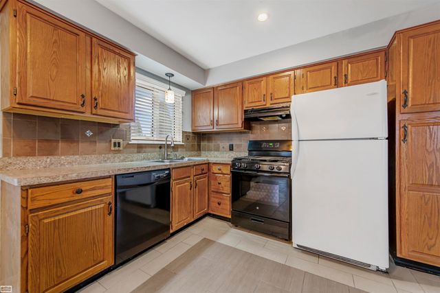 28517 Grant Street, St Clair Shores, MI 48081