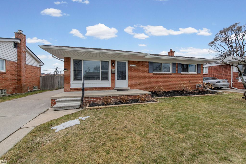 28517 Grant Street, St Clair Shores, MI 48081