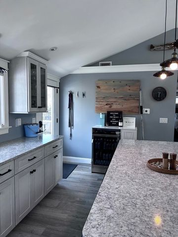 12 Barker WINTER, Newburyport, MA 01950
