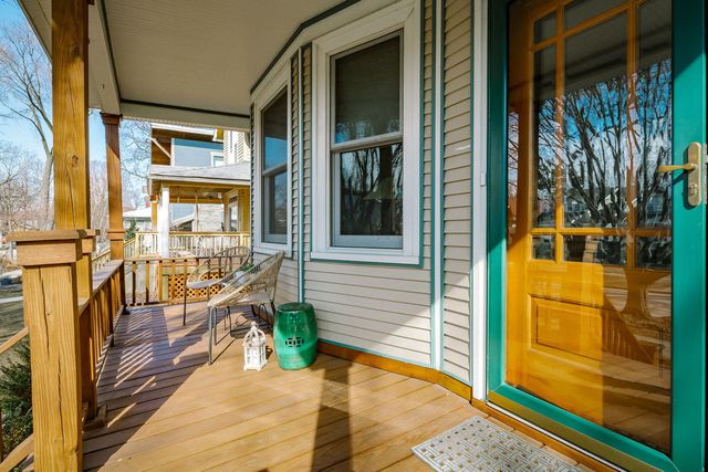 1032 Clinton Avenue, Oak Park, IL 60304