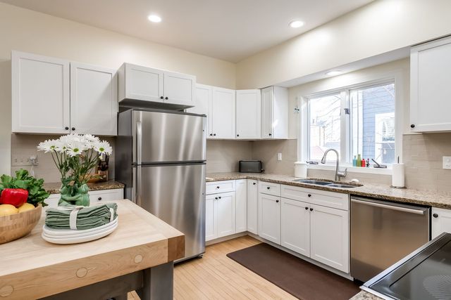 1032 Clinton Avenue, Oak Park, IL 60304