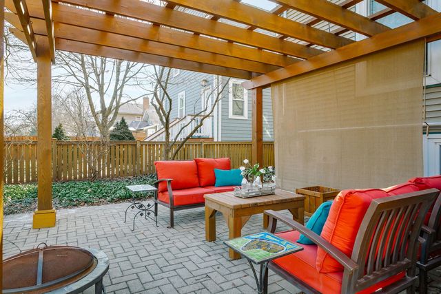 1032 Clinton Avenue, Oak Park, IL 60304