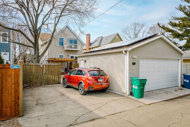 1032 Clinton Avenue, Oak Park, IL 60304