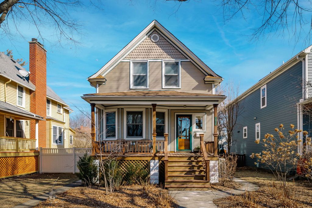 1032 Clinton Avenue, Oak Park, IL 60304