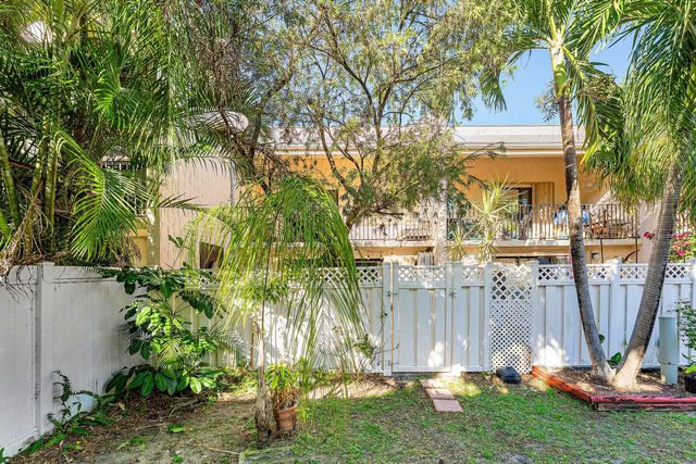 236 SE 10th Avenue, Pompano Beach, FL 33060