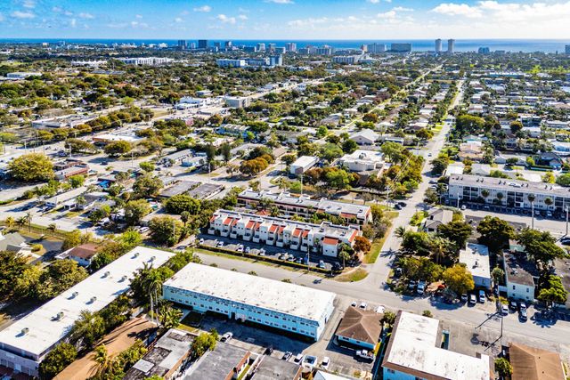 236 SE 10th Avenue, Pompano Beach, FL 33060