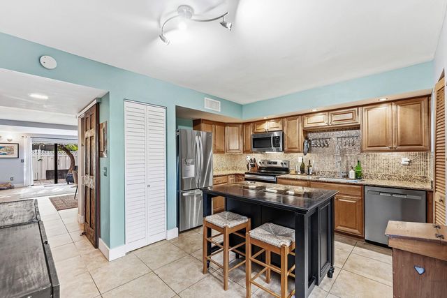 236 SE 10th Avenue, Pompano Beach, FL 33060