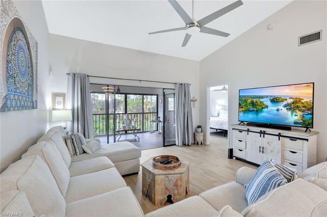 15400 Cedarwood Ln Apt 201, Naples, FL 34110