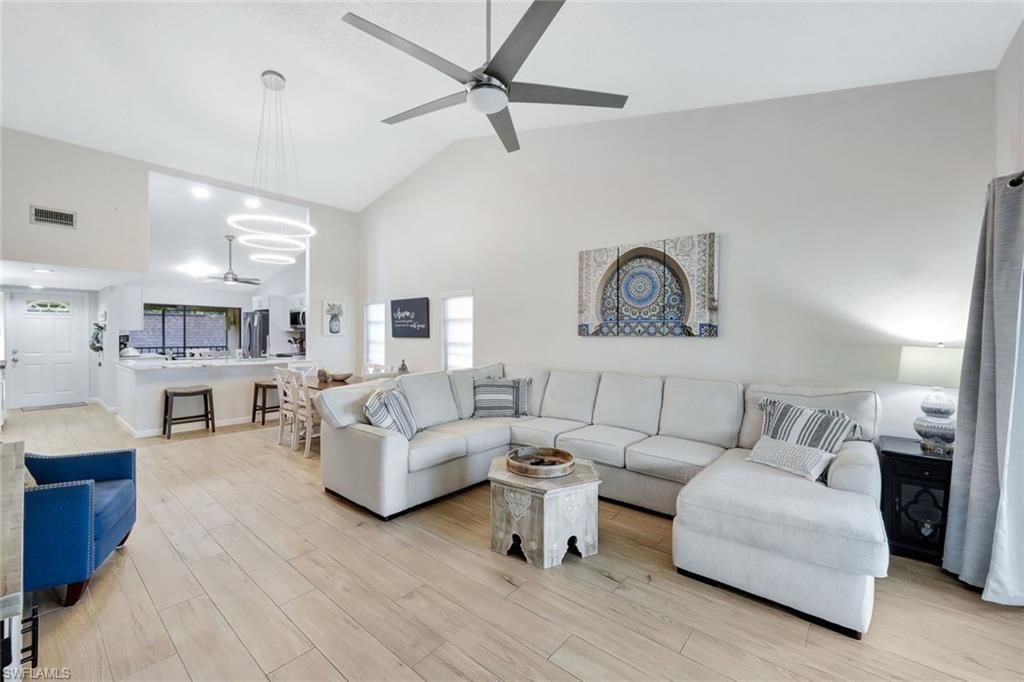 15400 Cedarwood Ln Apt 201, Naples, FL 34110