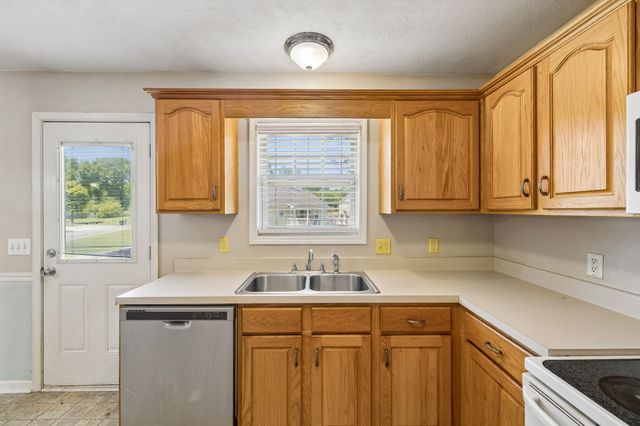 510 Corlew Cir, White Bluff, TN 37187