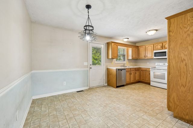 510 Corlew Cir, White Bluff, TN 37187