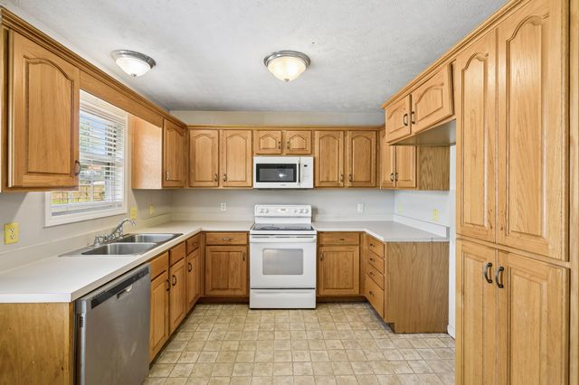 510 Corlew Cir, White Bluff, TN 37187
