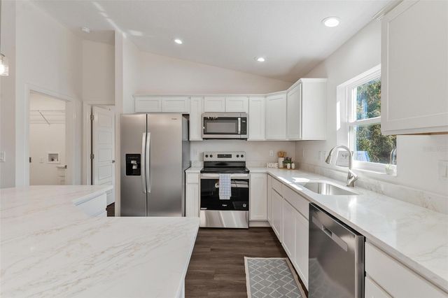 2011 EDGEWOOD AVENUE, Leesburg, FL 34748